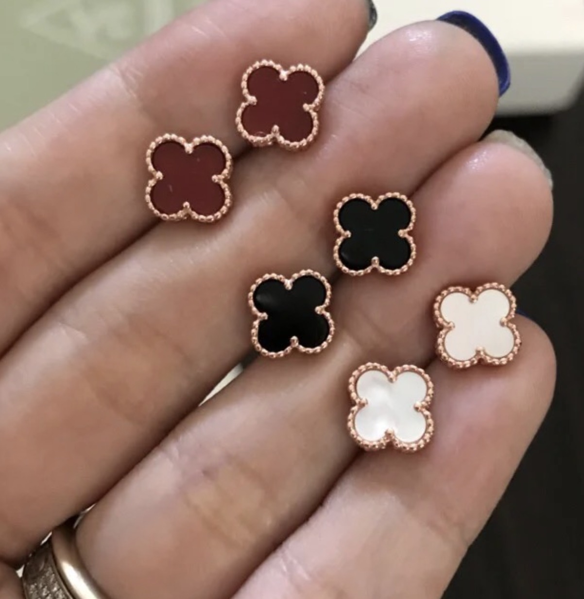 Van Cleef＆Arpels スウィートアルハンブラ ピアス カーネリアン