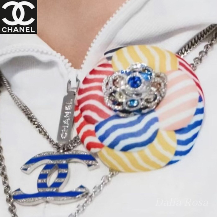 お洒落♡鮮やかなカラー【CHANEL】カメリアブローチ
