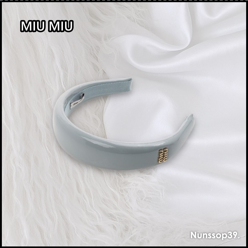 《MIU MIU》 5IH025 069 F0164 パテント レザー ヘアバンド