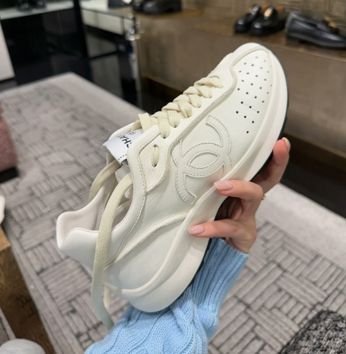 CHANEL《履き心地抜群》スニーカー ロゴ
