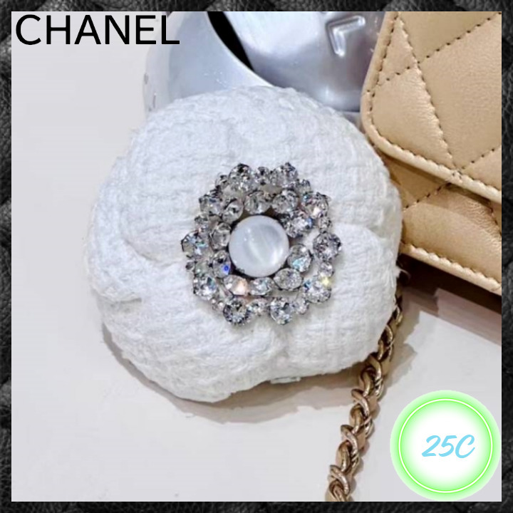 ☆クリスタルが華やか☆ CHANEL カメリアモチーフ ブローチ 白