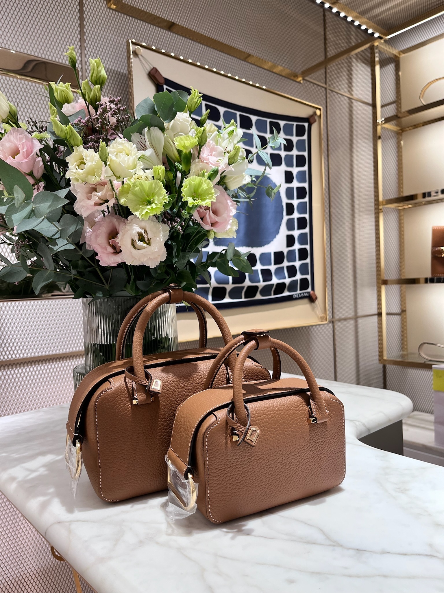 DELVAUX☆Cool Box NANOTaurillon SoftVegetal - Ivoryパリ発