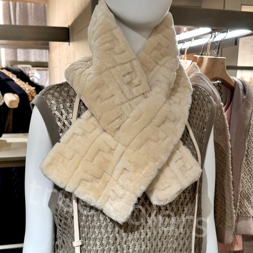 FENDI 24WINTER シープスキン FF柄 スカーフ*カメリアホワイト