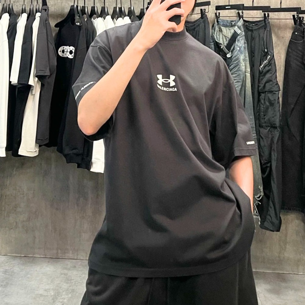 《コラボアイテム》【BALENCIAGA】Under Armour T シャツ