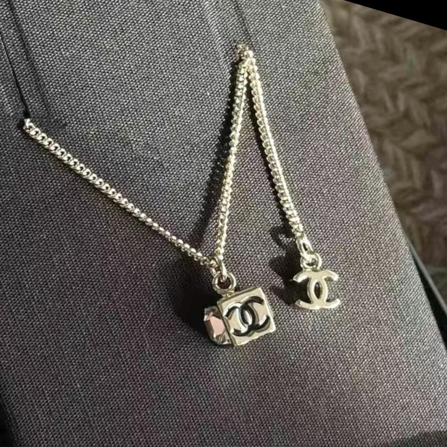 《ゴージャスなキューブの煌めき♪》25C限定★CHANEL ネックレス
