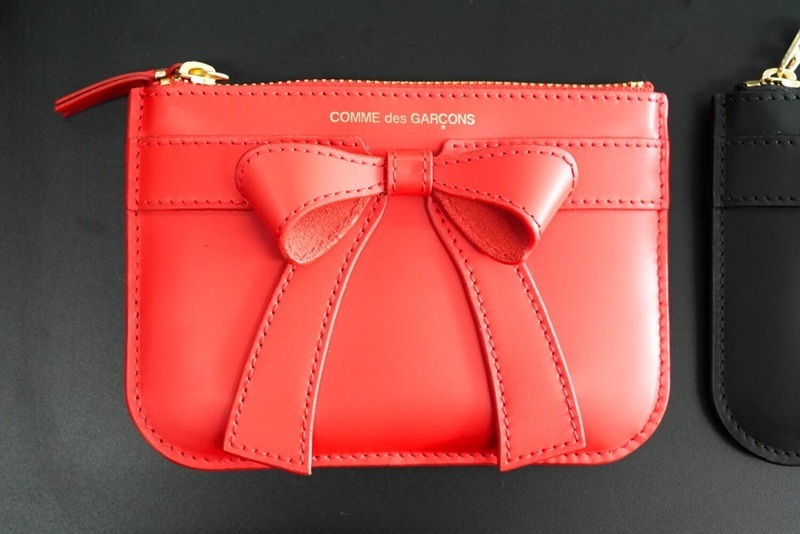 関税込 国内発送 [Comme des Garcons]ビッグリボン ジップポーチ COMME des GARCONS ビッグ リボン ジップ ウォレット (COMME des