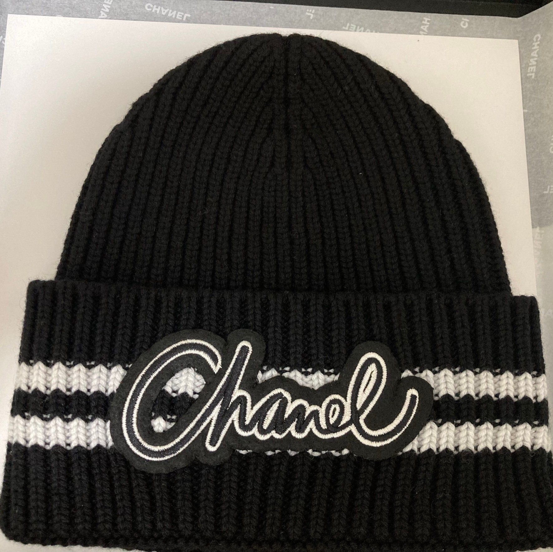 【公式サイト】正規ブランド品通販 CHANEL 新作 ビーニー 人気ニット帽 キャップ 黒白グレー Beanie 帽子