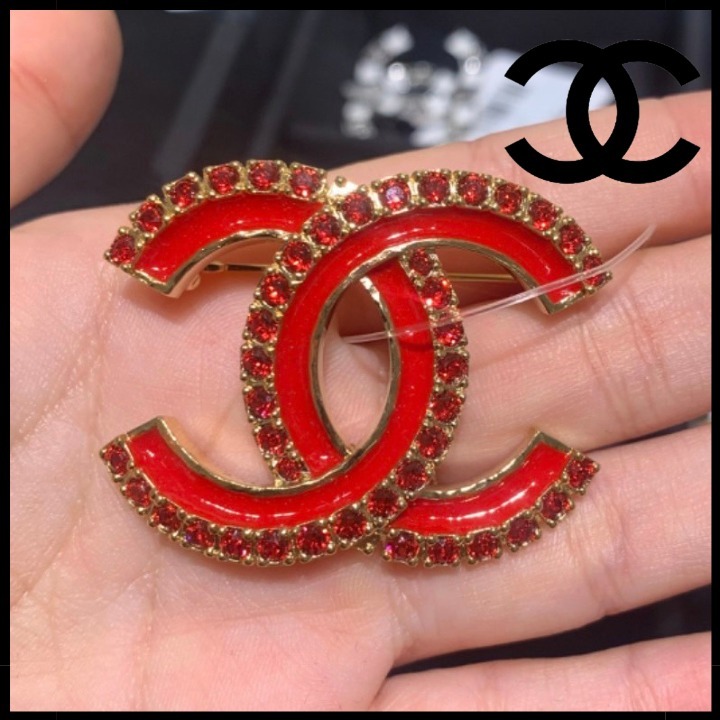 【CHANEL】25SSシンプルコーデにアクセント◎シャネル ブローチ コーデのアクセントに☆》CHANEL ブローチ