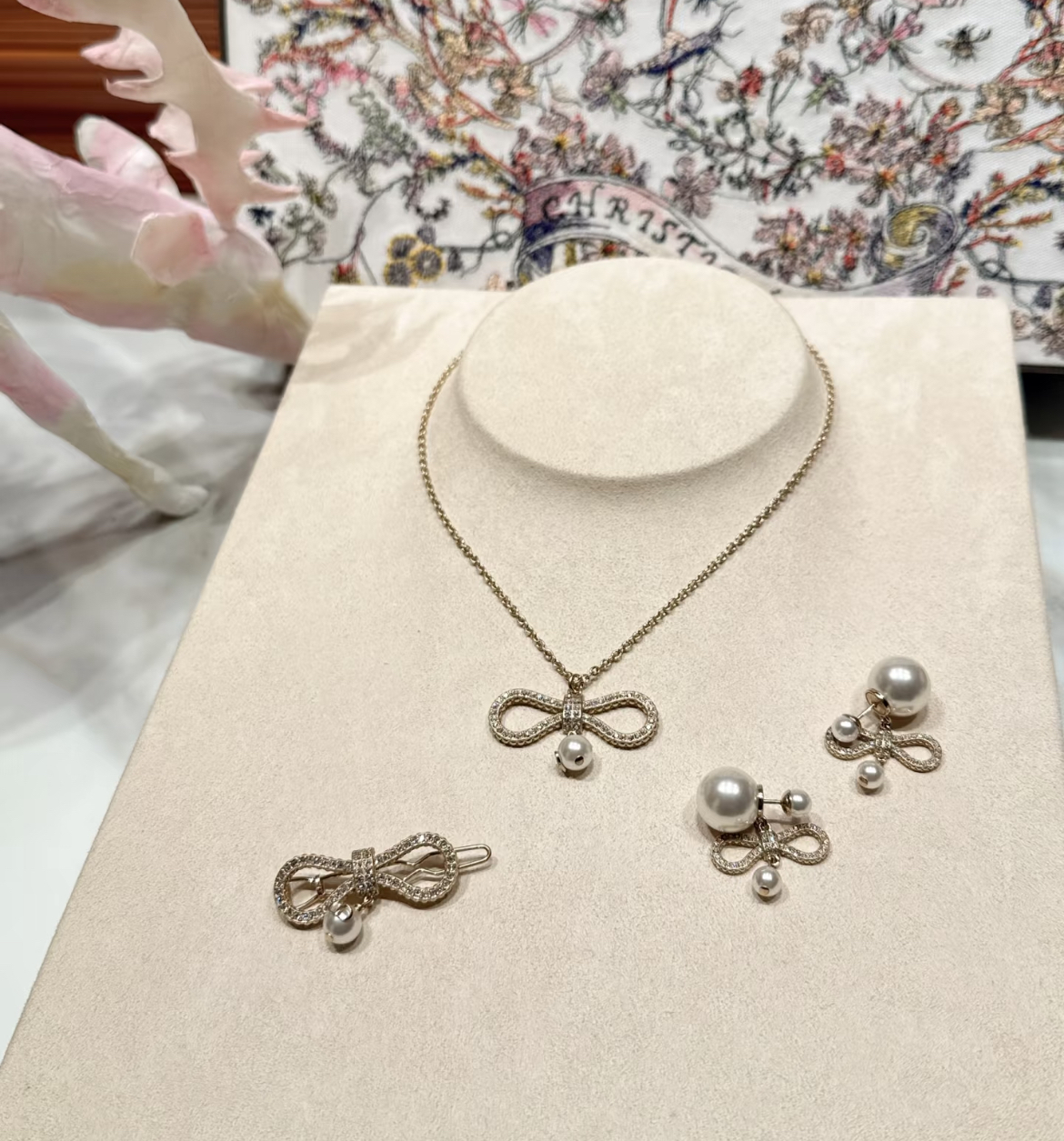 【上品なアクセント】◆Dior◆Le Noeud de Dior ネックレス 上品なアクセント】◇Dior◇Le Noeud de Dior ネックレス