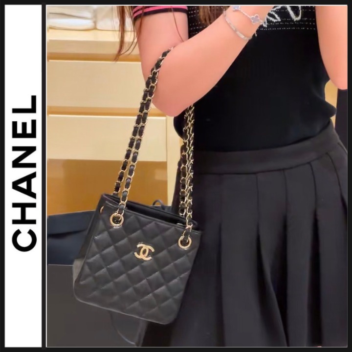 CHANEL 【スクエア型が可愛い♡】25C マトラッセ バック
