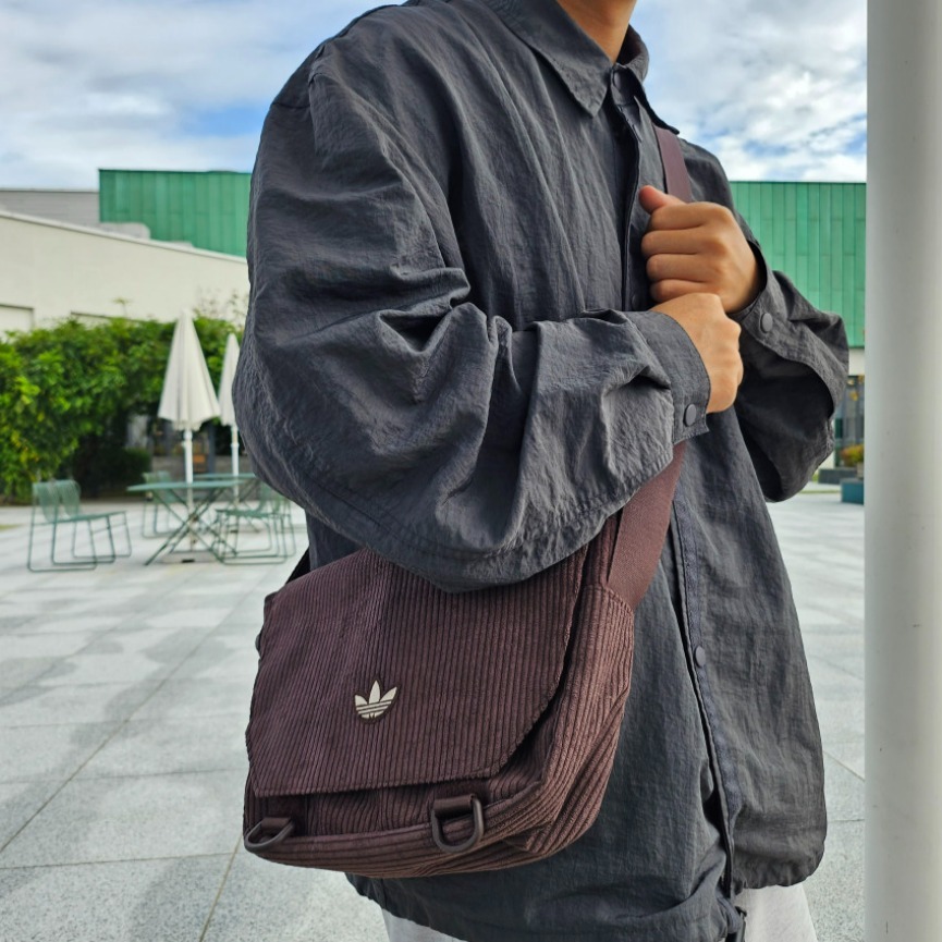 ★adidas★ 韓国人気★NEXT+ Corduroy Messenger Bag adidas] 韓国人気☆NEXT+ Corduroy Messenger Bag☆ ショルダー