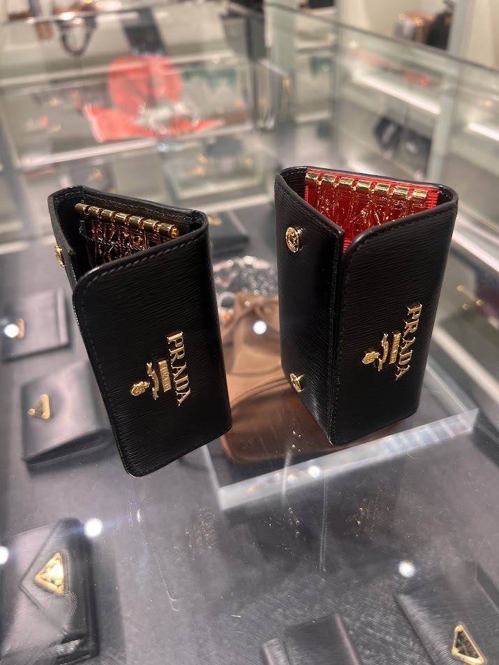 ♪直営アウトレット♪PRADA レザー キーケース 1PG222