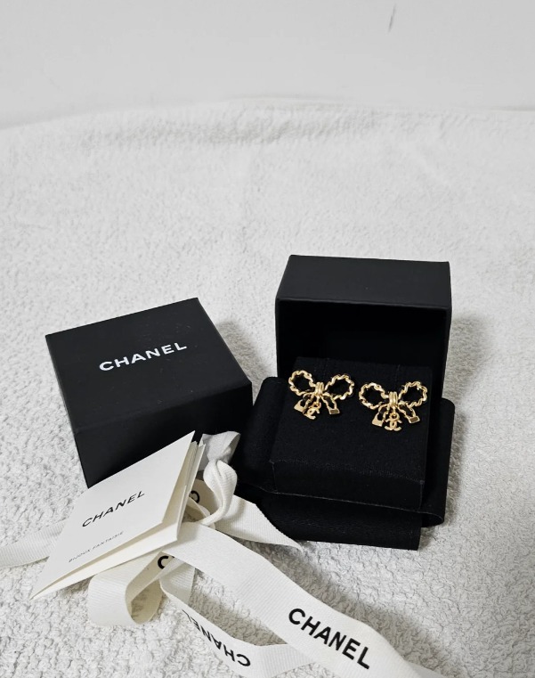 揺れるCCロゴ♡【CHANEL】 シャネル CCロゴ ピアス キラッと輝く【CHANEL】CCロゴ ダイヤ風ピアス (CHANEL/ピアス