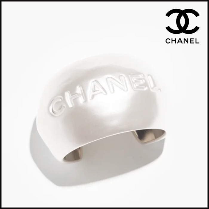 ★これひとつで素敵さ倍増！【 CHANEL 】バングル