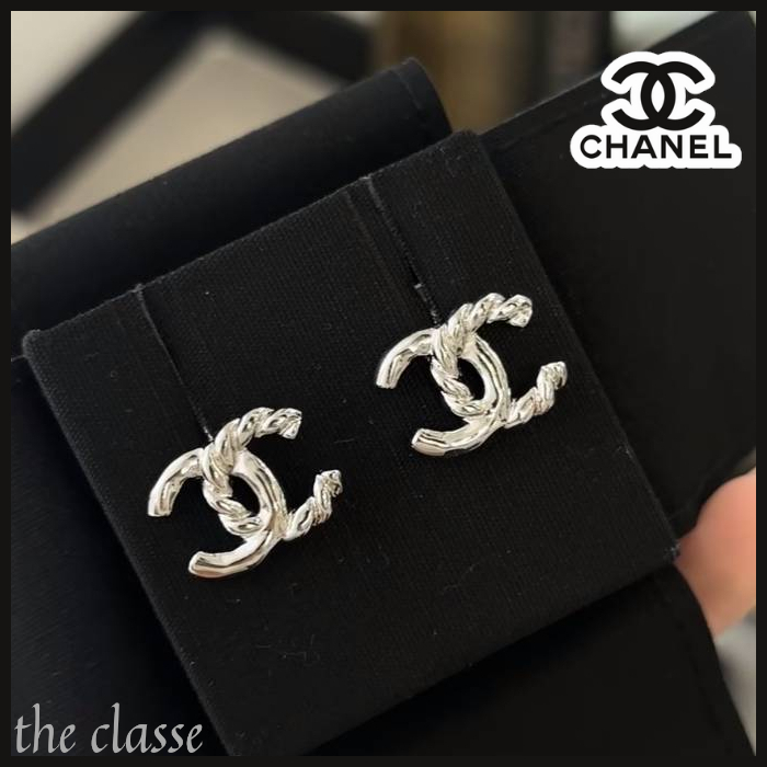 【煌めくロゴ☆】顔周りを華やかに♡ CHANEL ピアス