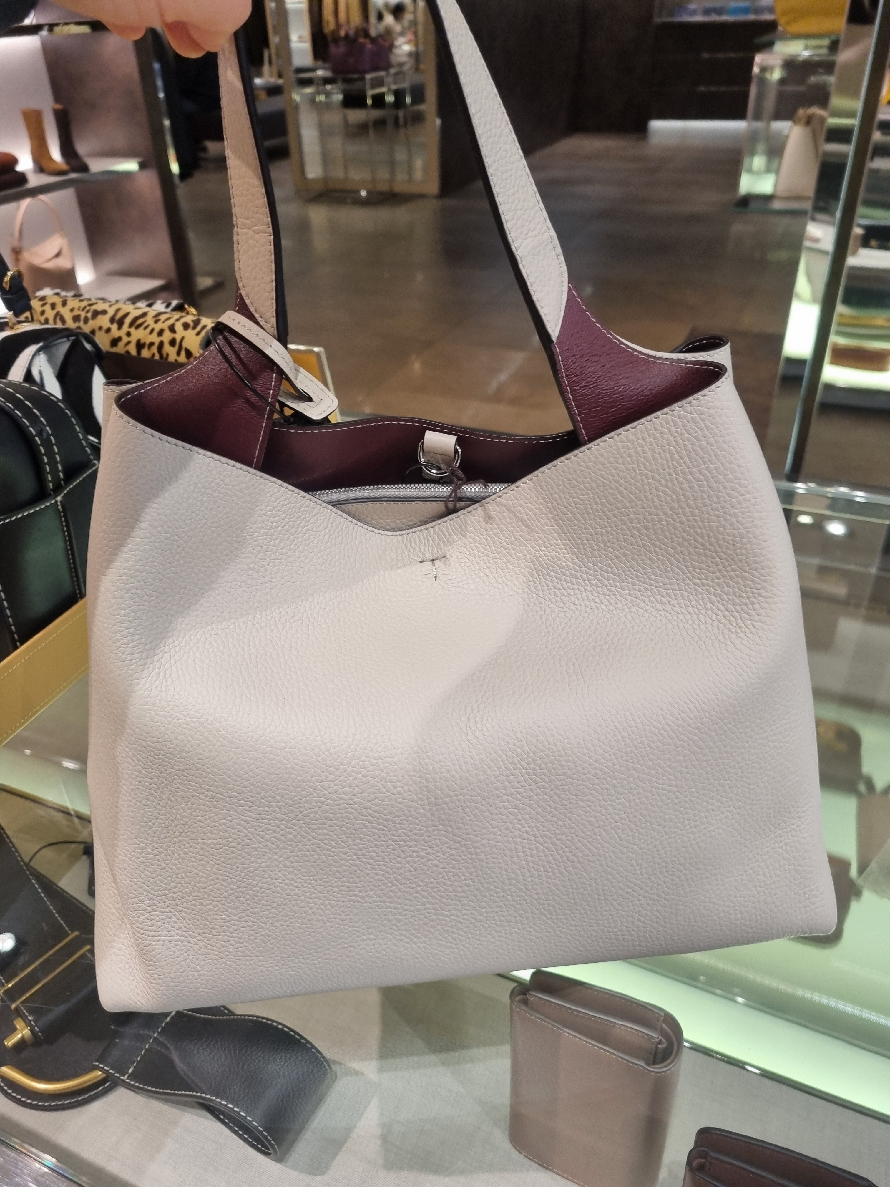 アウトレット直営店【TOD'S】TOD'S APA SHOPPING MONOS P送料込 アウトレット直営店【TOD'S】TOD'S APA SHOPPING MONOS P送料込