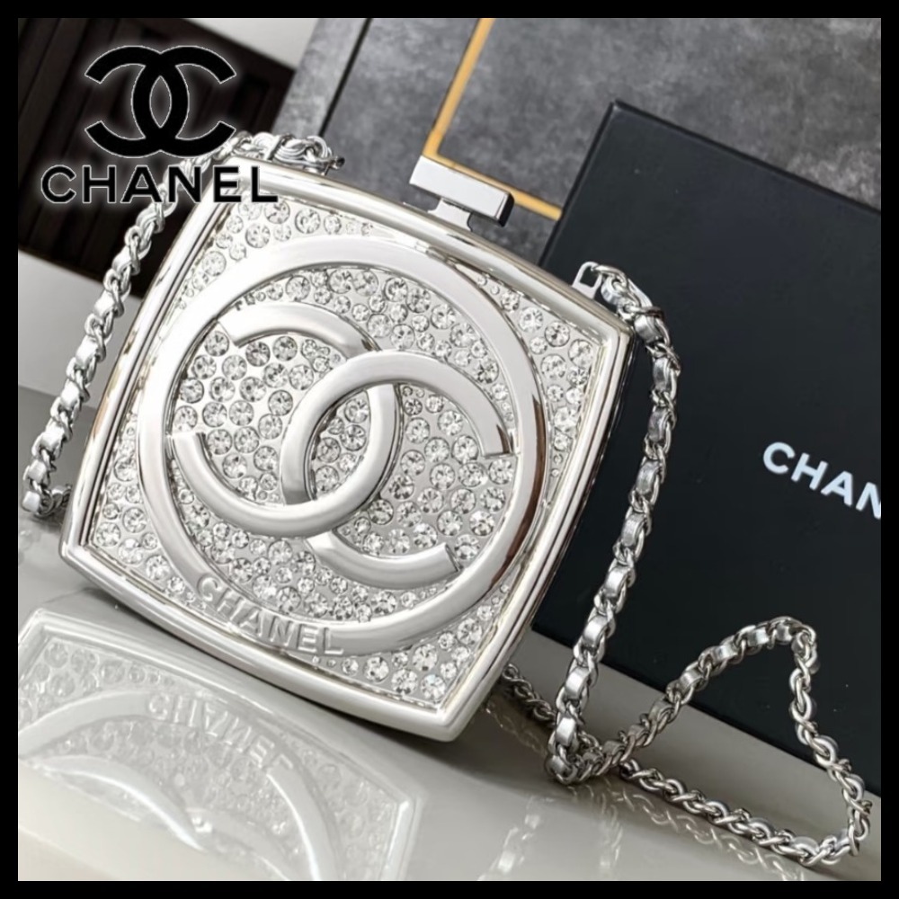 【クリスタルが放つ輝き☆】CHANEL ミラーロングネックレス