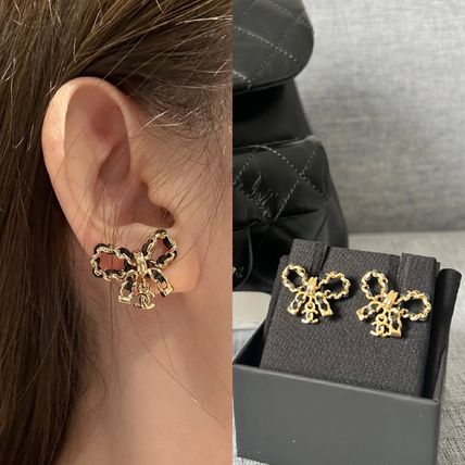 チェーンリボンが印象的な耳元に 揺れるCCマーク CHANEL ピアス