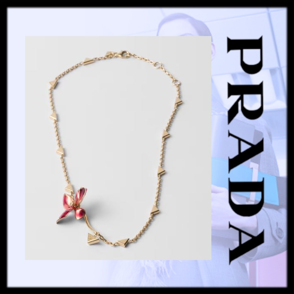 新作【PRADA】エナメルメタル ネックレス