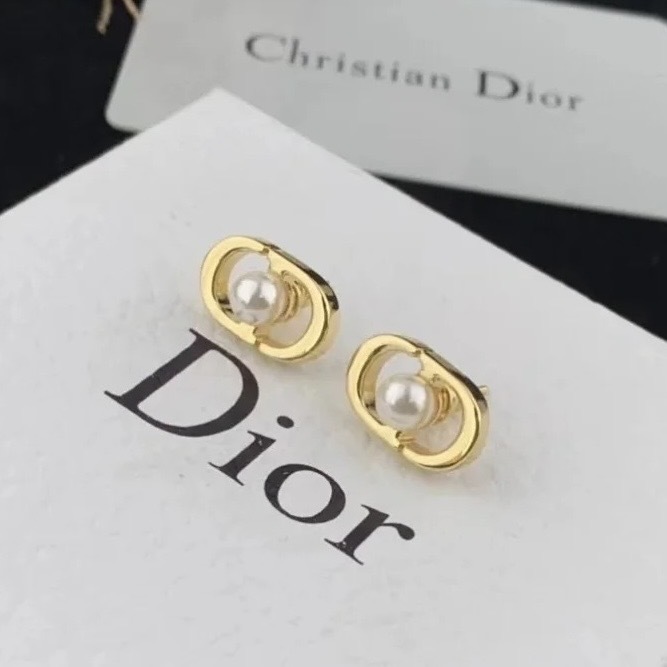 【さりげないパール】Dior Petit CD Jolie ミニ スタッドピアス さりげないパール】Dior Petit CD Jolie ミニ スタッドピアス