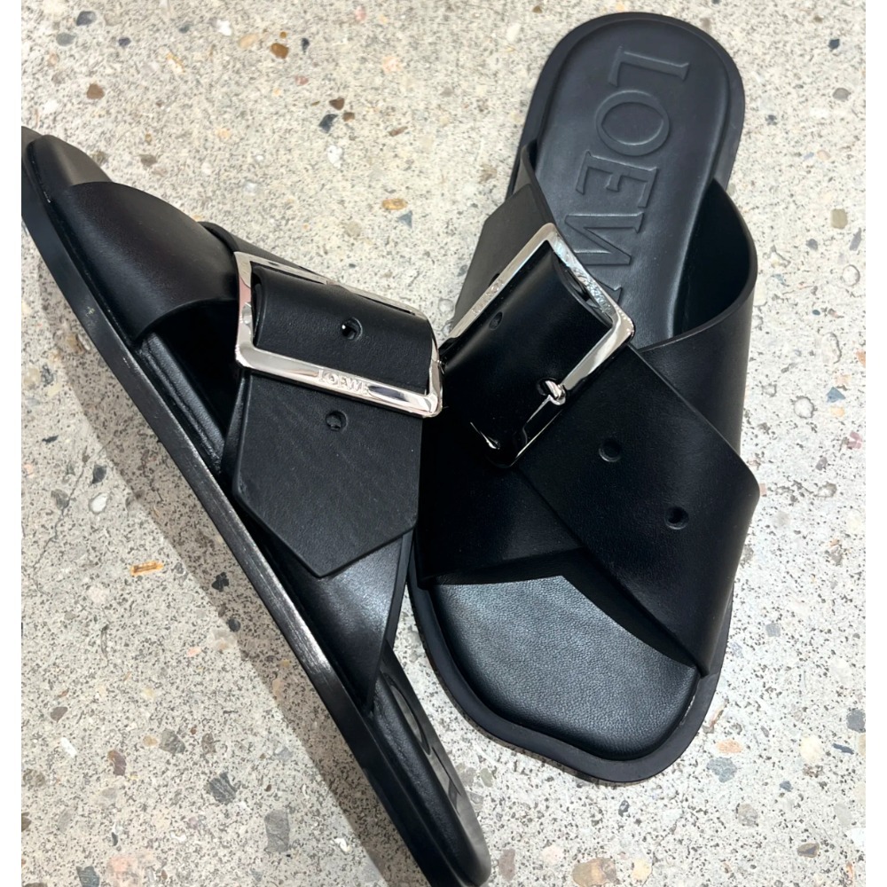 《大人カジュアル》【LOEWE】ペタルベルトフラットサンダル 黒