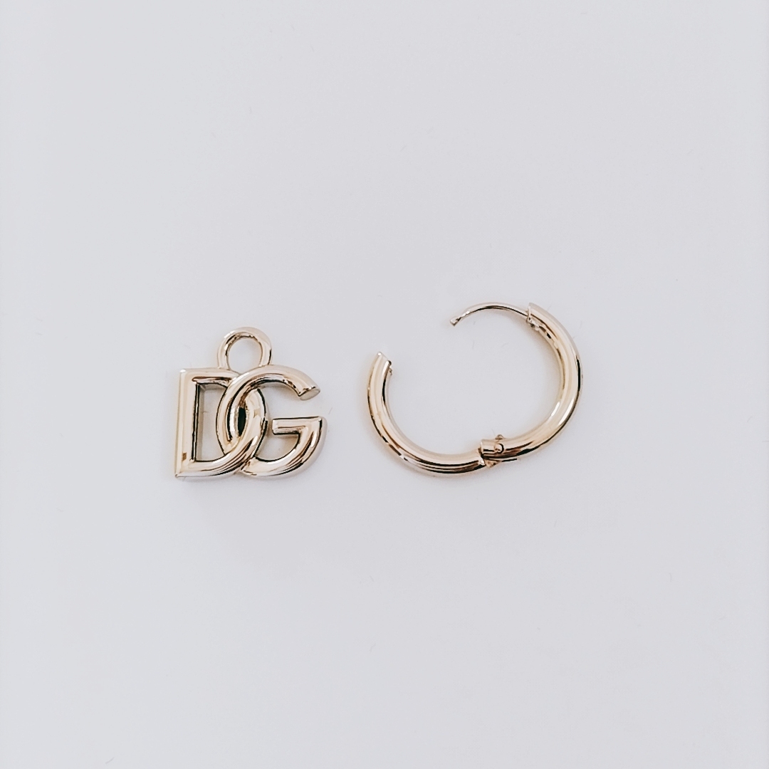 ◆直営店◆【Dolce&Gabbana】DGロゴペンダント フープピアス Dolce&Gabbana フープイピアス DGロゴチャーム 両耳用 ドルガバ