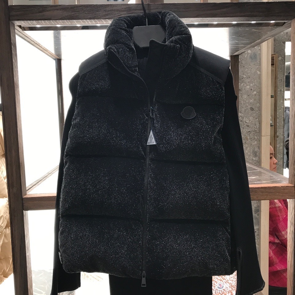 パリ直営店買付！【MONCLER】Ippo ブラック ダウンベスト