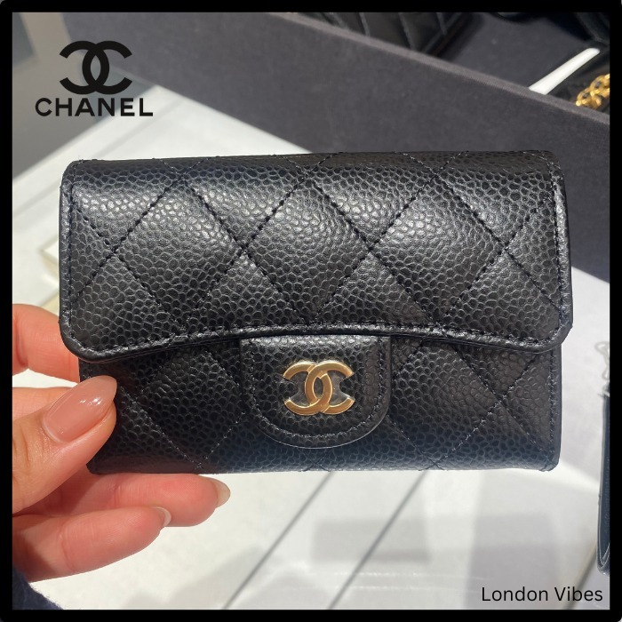 安定の大人気♪ CHANEL カードケース ゴールド