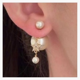 《星とクローバーのチャームで華やかに♪》Dior Tribales ピアス