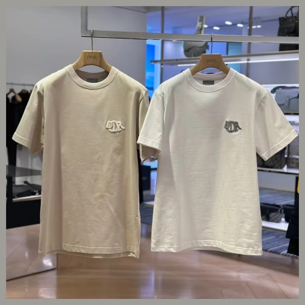 【シンプルコーデに♪】Dior Charm Tシャツ