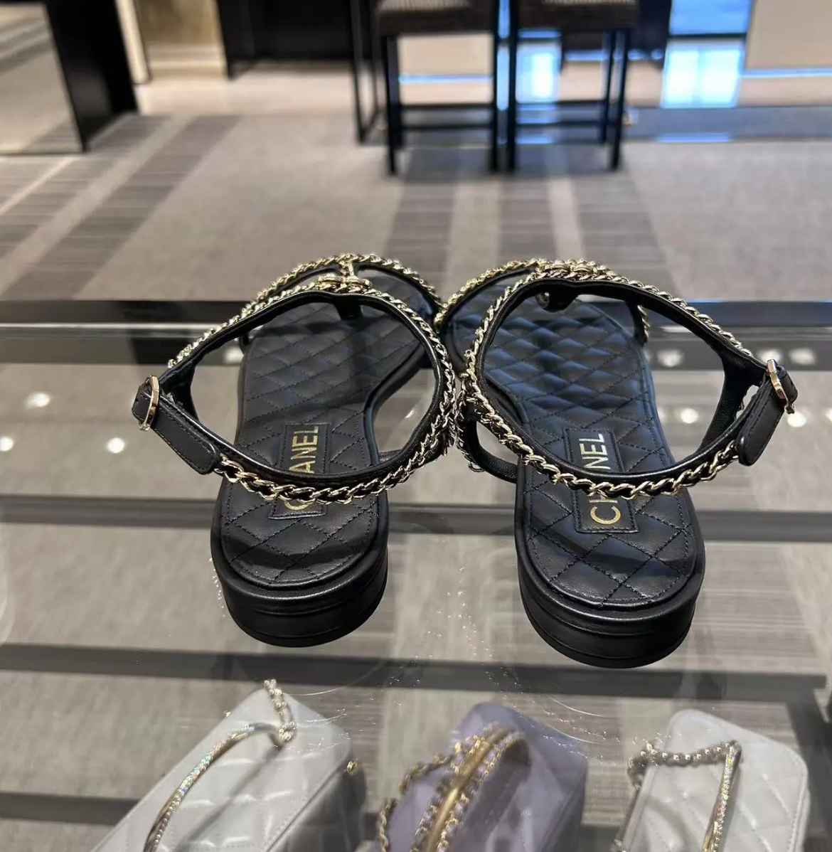 【エレガントに♪】CHANEL サンダル CHANEL《エレガントでお洒落に!》シャネル サンダル