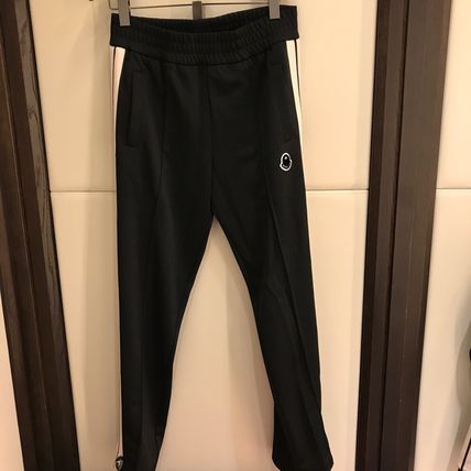 【関税込み】Moncler ブルー ロゴパッチ スウェットパンツ ブルー（青）系 MONCLER(モンクレール) スウェットパンツ(メンズ