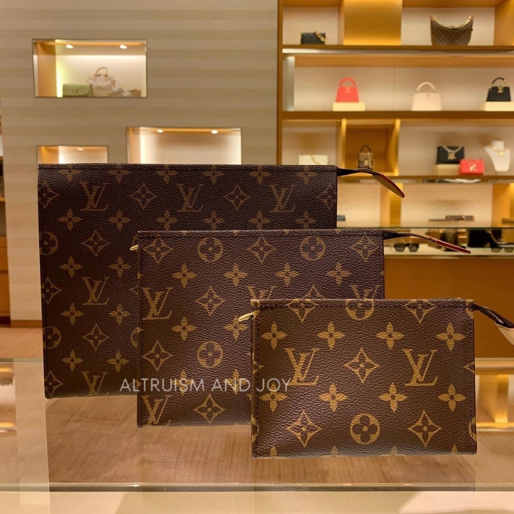【LOUIS VUITTON】用途沢山 ☆ セット 3 ポッシュ トワレ ポーチ 安心国内】Louis Vuitton セット 3 ポッシュ トワレ ポーチ