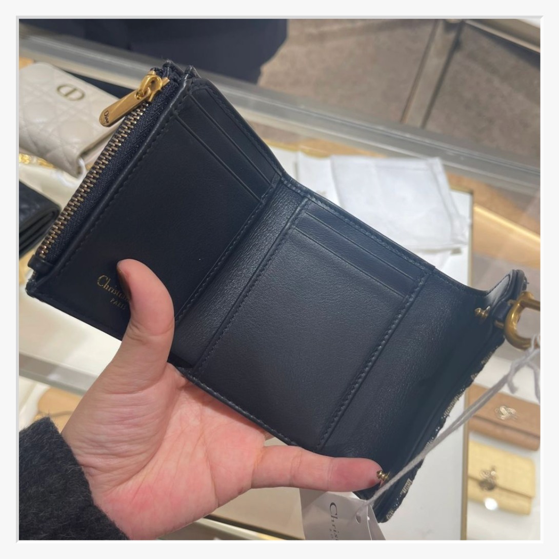 アシンメトリーが魅力的♪》Dior Saddle ロータスウォレット