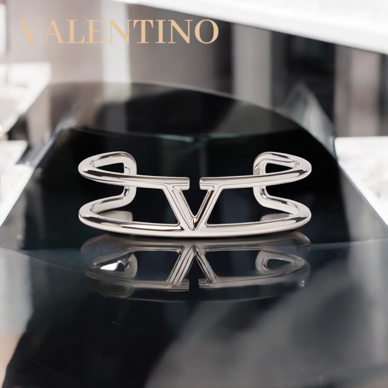 【VALENTINO】Vロゴ シグネチャー メタル ブレスレット 関税込 Vロゴ シグネチャー メタル ブレスレット for ウィメンズ インチ