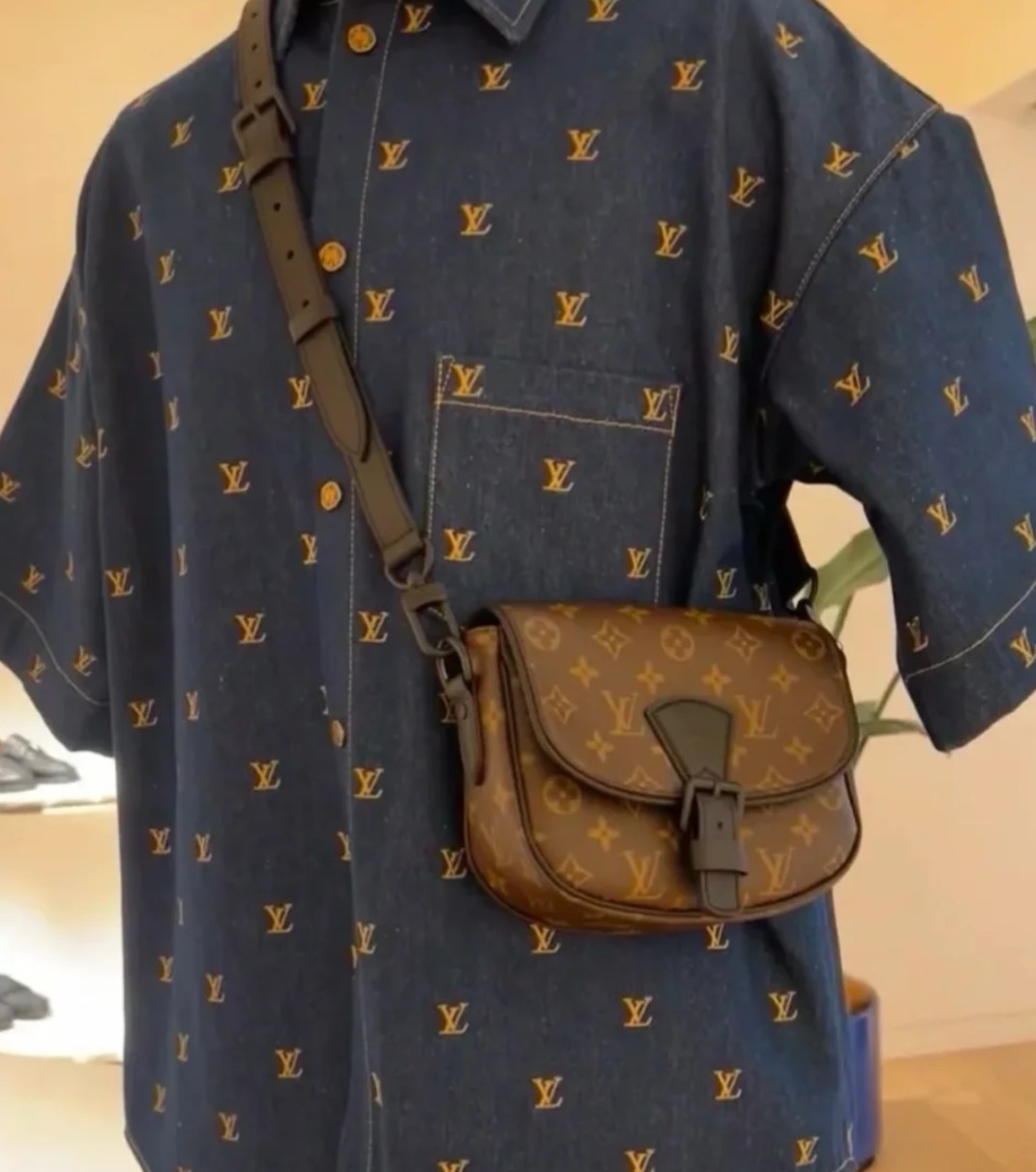 限定アイテム LOUIS VUITTON モンスリメッセンジャー ゲットアウェイ・メッセンジャー モノグラム・エクリプス｜ルイ