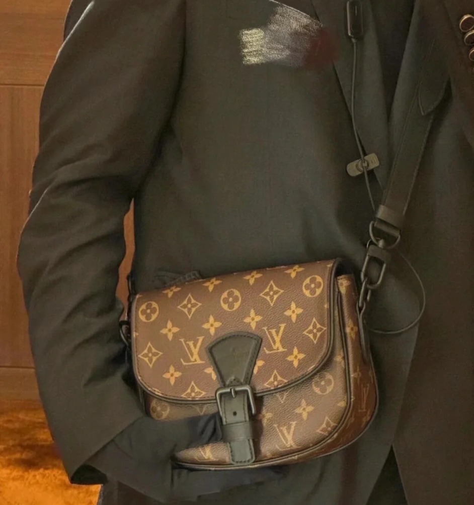 限定アイテム LOUIS VUITTON モンスリメッセンジャー ゲットアウェイ・メッセンジャー モノグラム・エクリプス｜ルイ