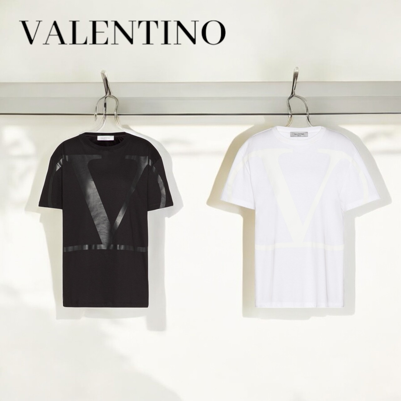 Valentino 【関税込】Vロゴ入り Tシャツ