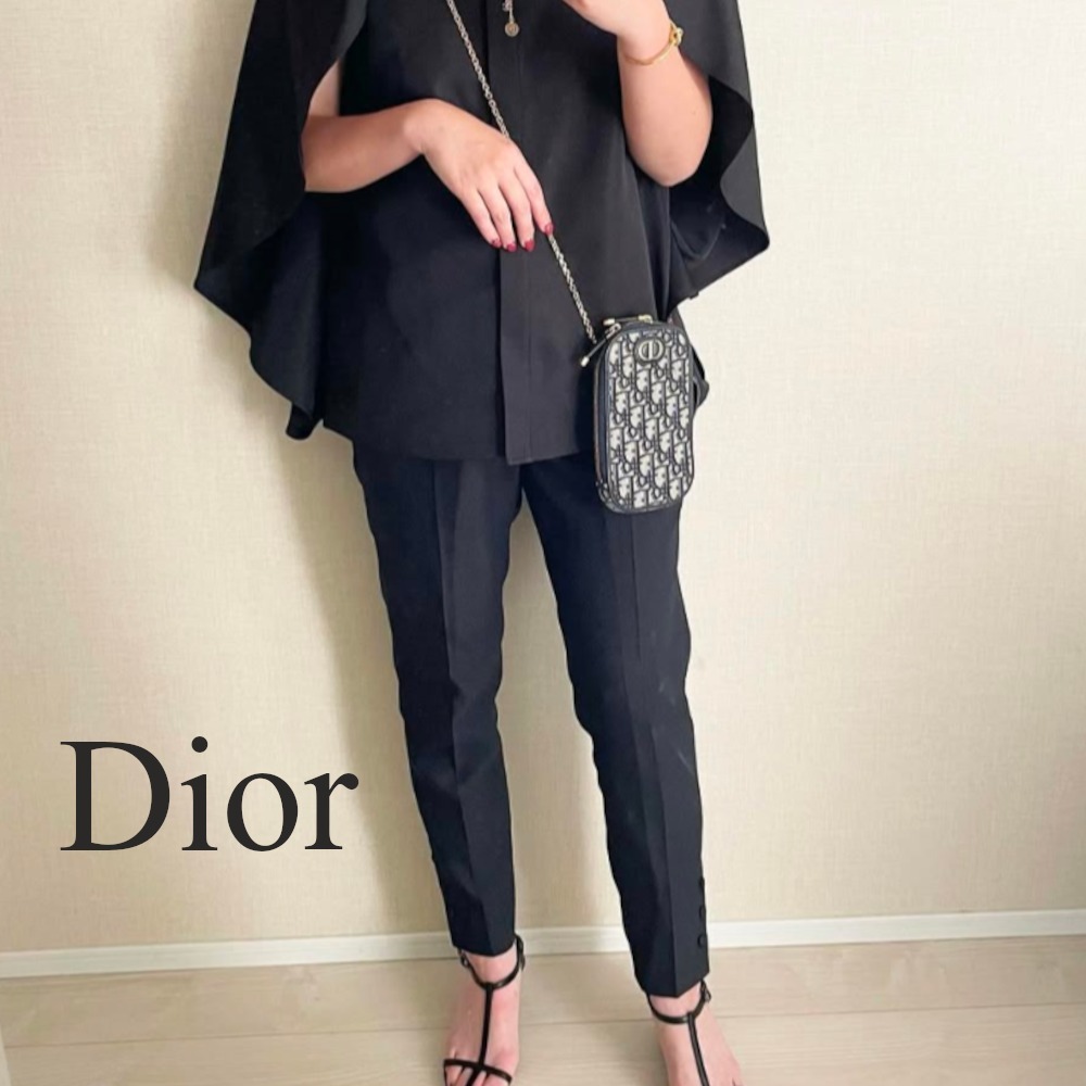 想像以上の収納力♡【直営店買付】Dior フォンホルダー