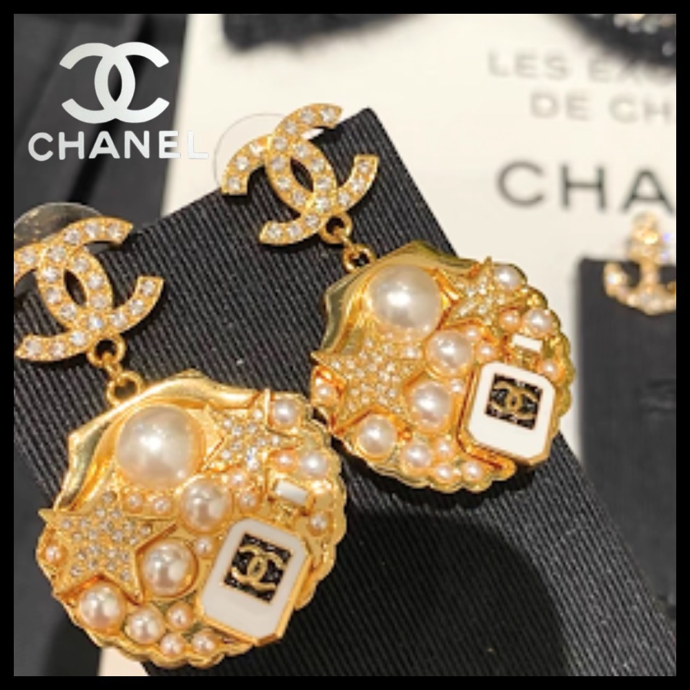 【胸元に輝きをプラス】CHANEL★ネックレス★煌めき輝くCCロゴ 胸元に輝きをプラス】CHANEL☆ネックレス☆煌めき輝くCCロゴ