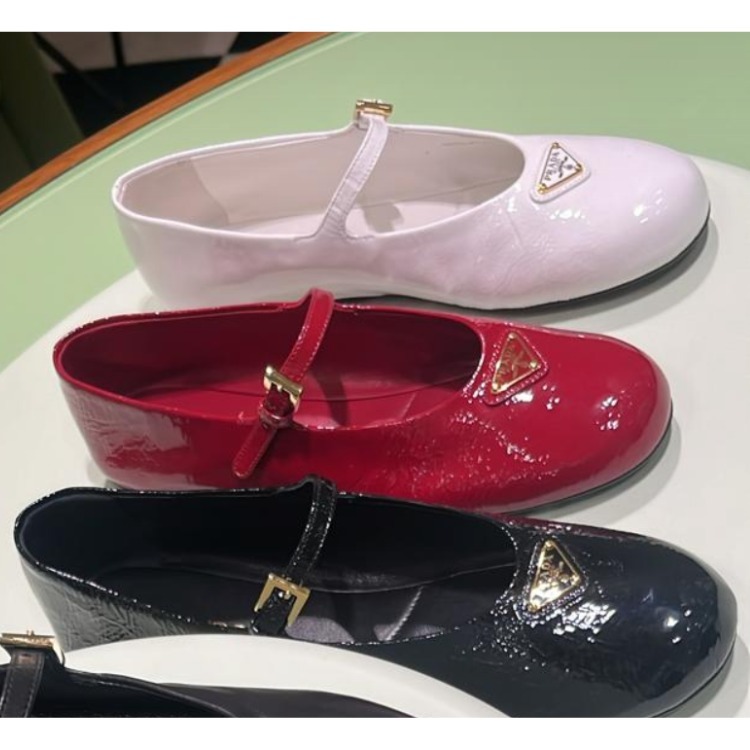 PRADA ナプラックパテントレザー バレリーナ