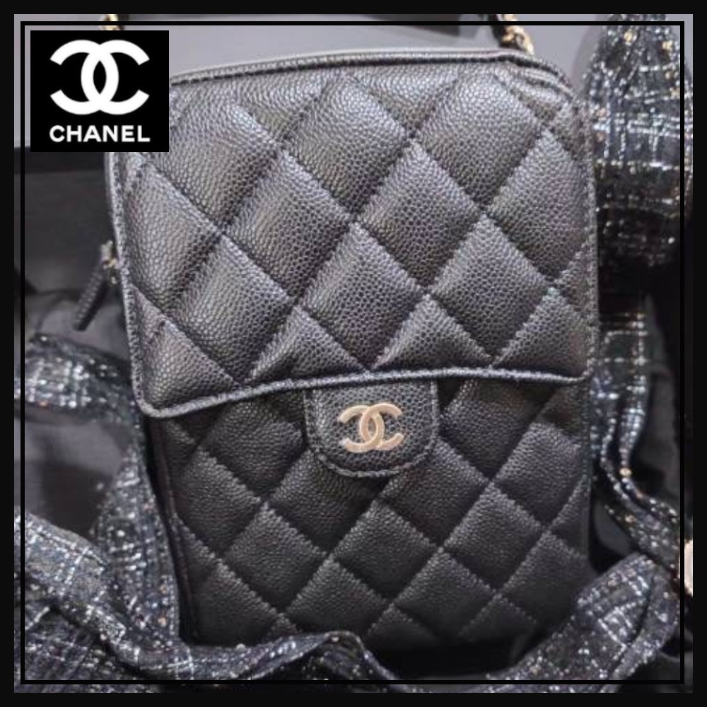 【オシャレに持ち歩く♡】CHANEL フォンホルダー
