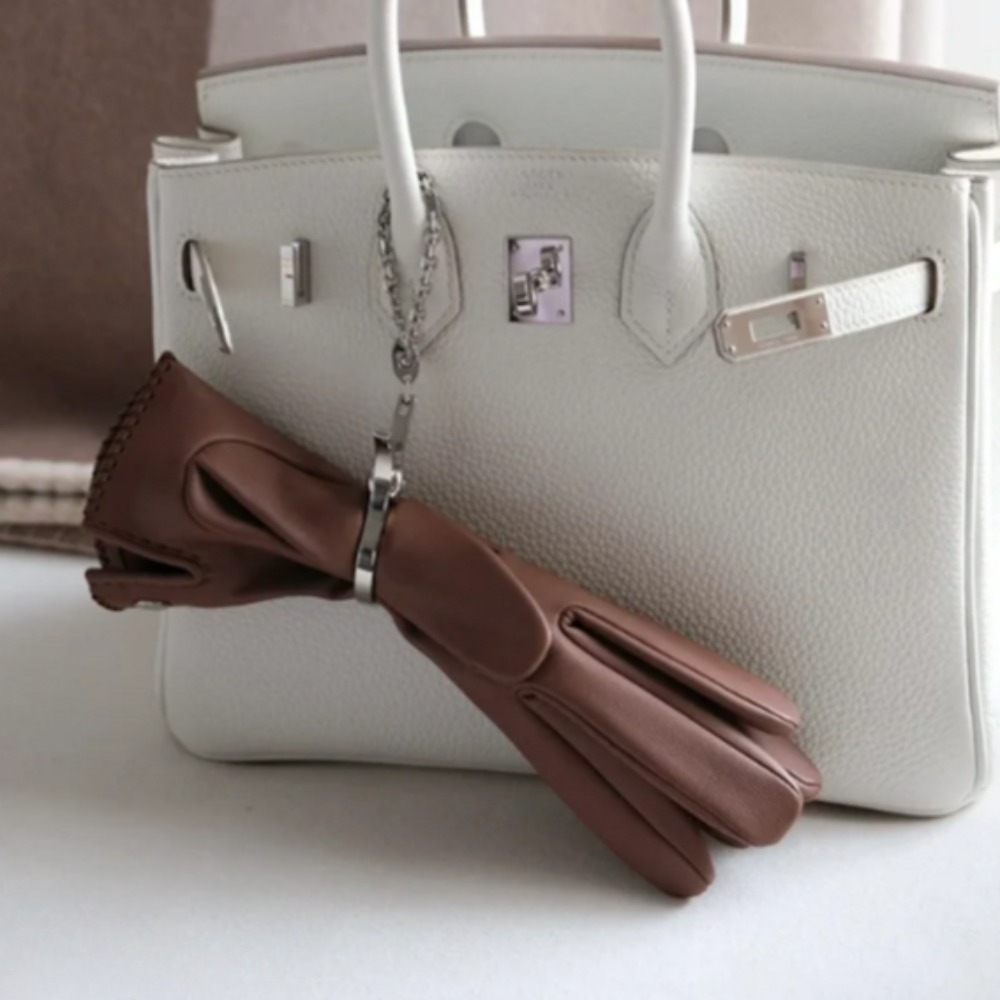 【ハードだけどハートのギャップ】HERMES グローブ 手袋 手袋 《ハート》 | Hermès - エルメス-公式サイト