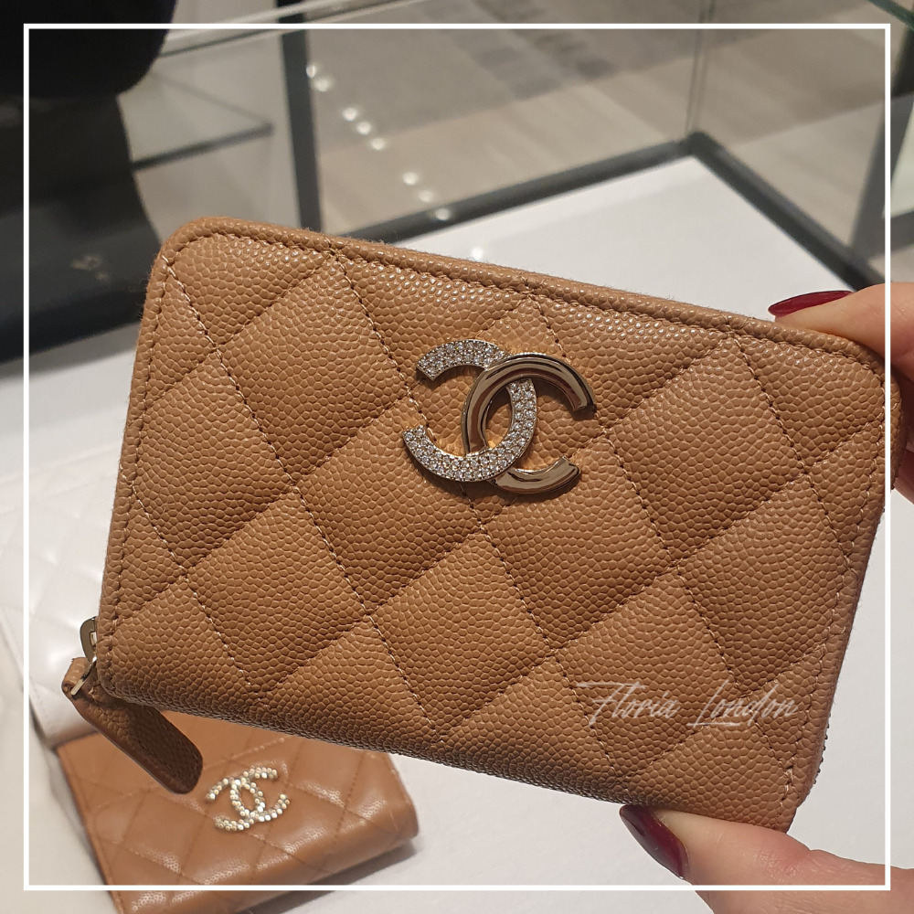 大人な輝きのロゴ☆入荷極少 人気カラー【CHANEL】コインパース