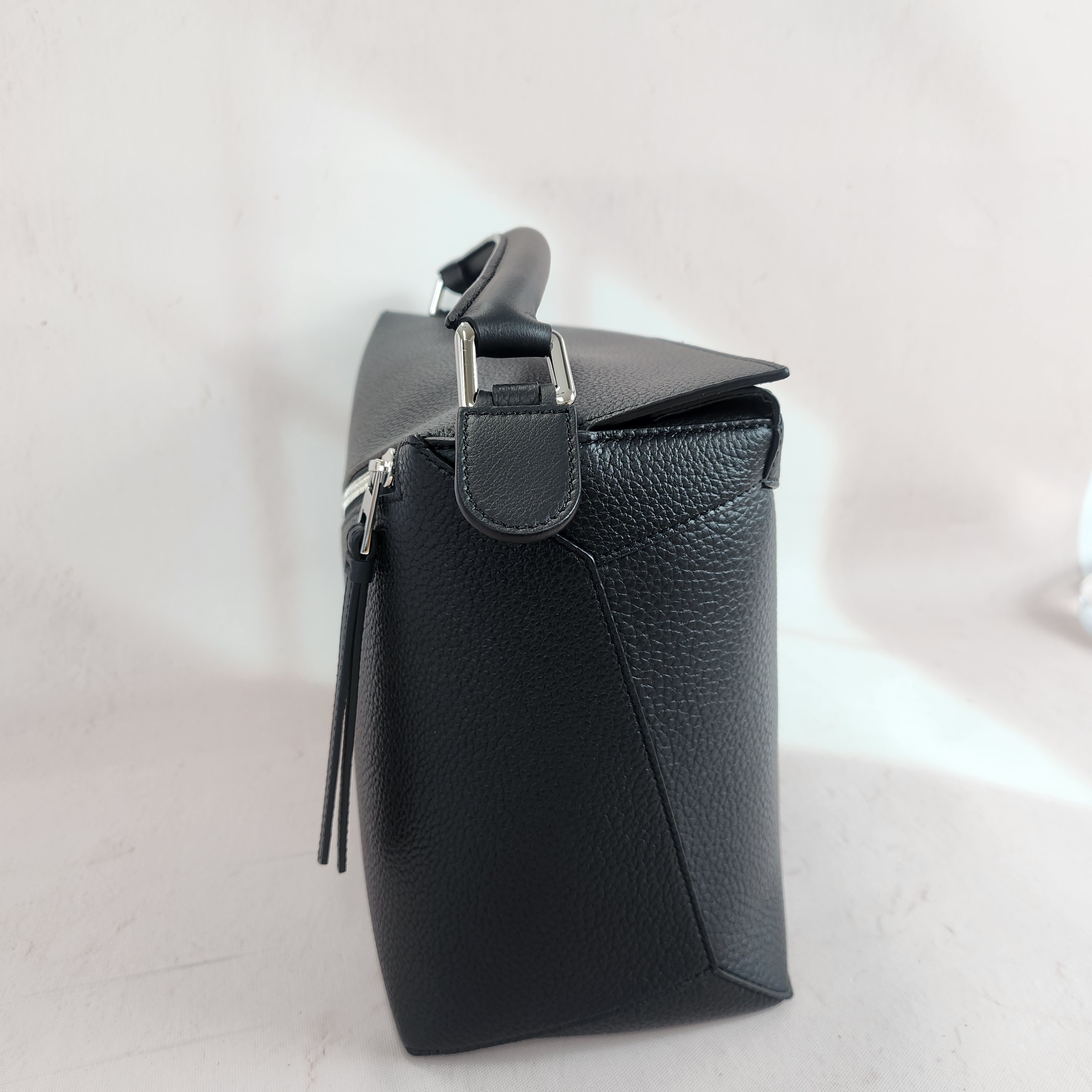 ★人気★【LOEWE】★ロエベ ロゴ ラージ パズルバッ.グ★BK ☆送料・関税込☆LOEWE☆ロエベ ロゴ ラージ パズルバッグ☆BK