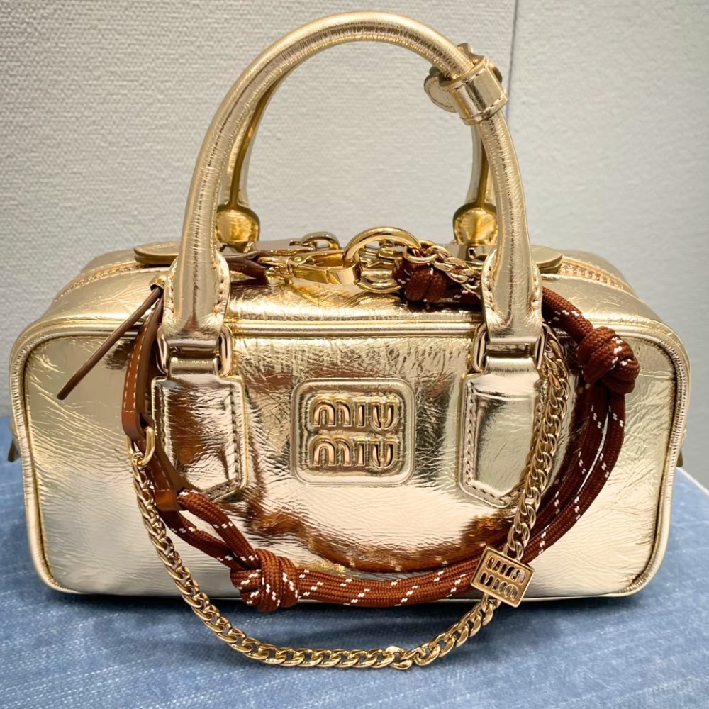 《ラグジュアリー》【MiuMiu】ラミネートナッパ Arcadie バッグ
