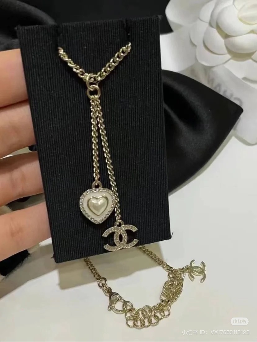【ハートが可愛い♪キラキラ】CHANEL CCロゴ ロング ネックレス CCロゴ×ハートが可愛い♪】CHANEL ネックレス CC ハート