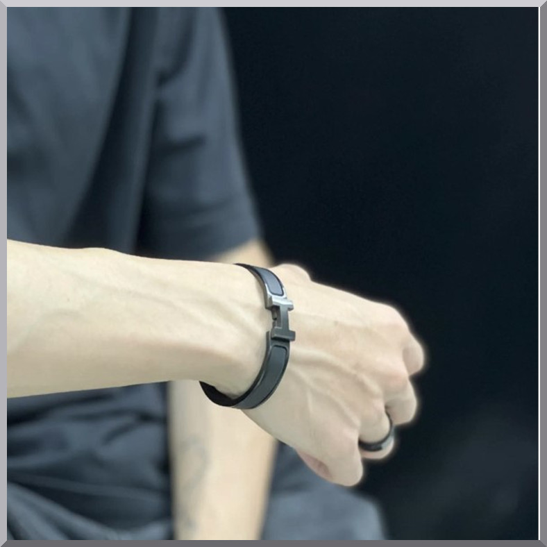 《大人気★SO BLACK★》 HERMES クリックHHブレスレット