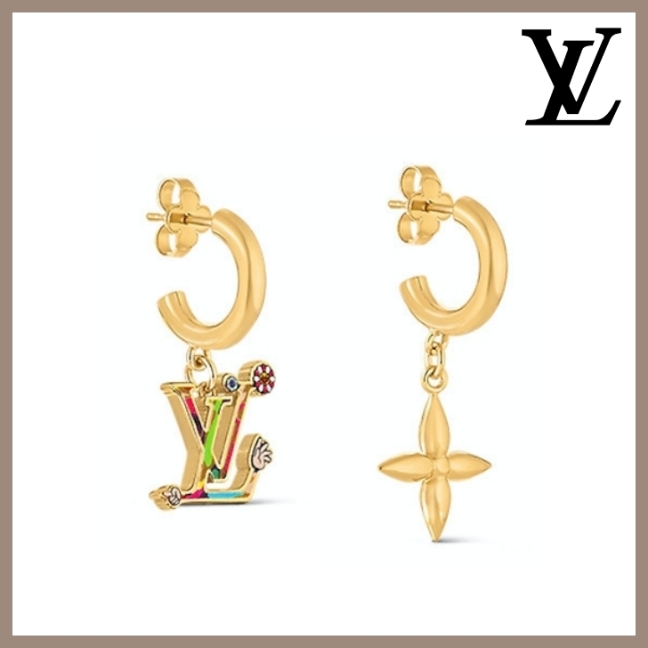 【耳元を飾る 】Louis Vuitton LVロゴピアス