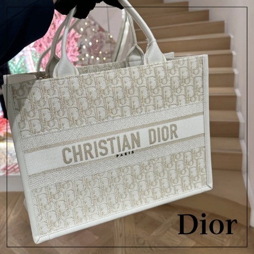 【フォルムがかわいい】Dior Book Tote バッグ ミディアム